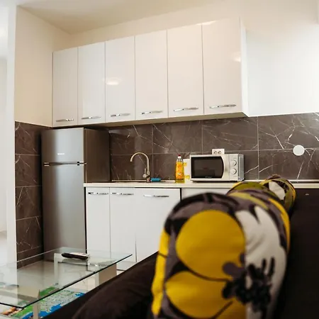 Apartman M With Balkon Apartamento