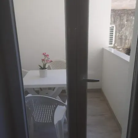 Apartment Apartman M With Balkon Zadar