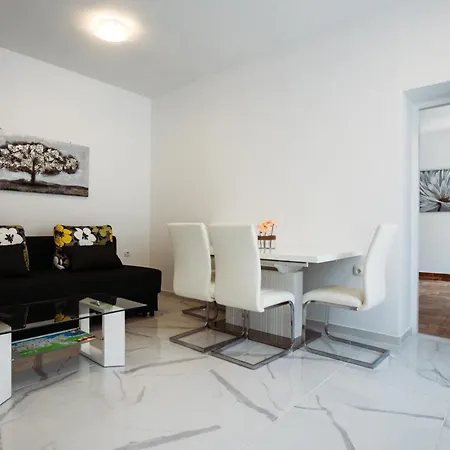Apartman M With Balkon Apartment *