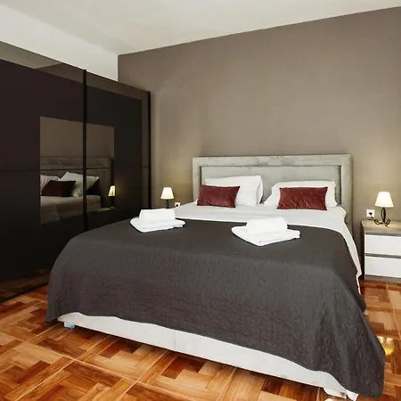 Apartman M With Balkon Zadar